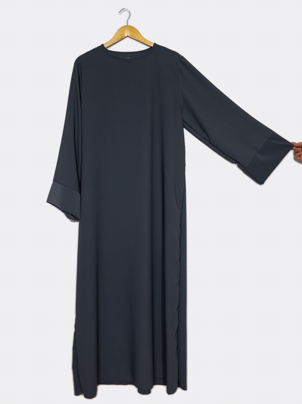 Vestido negro acampanado