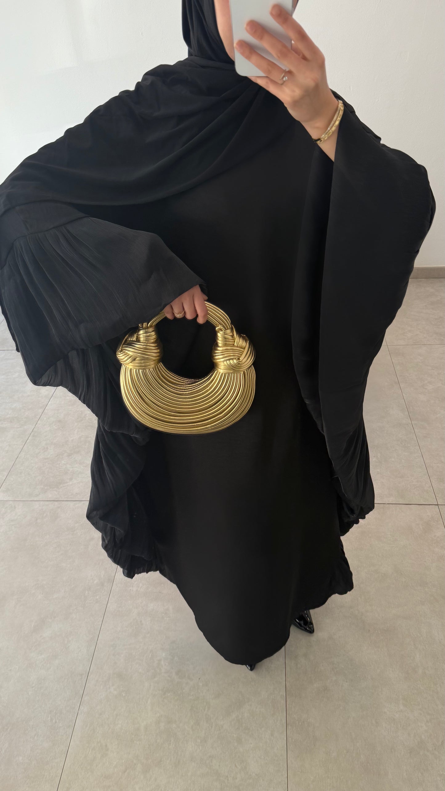 ABAYA EN SATIN AVEC VOLANT - NOIR