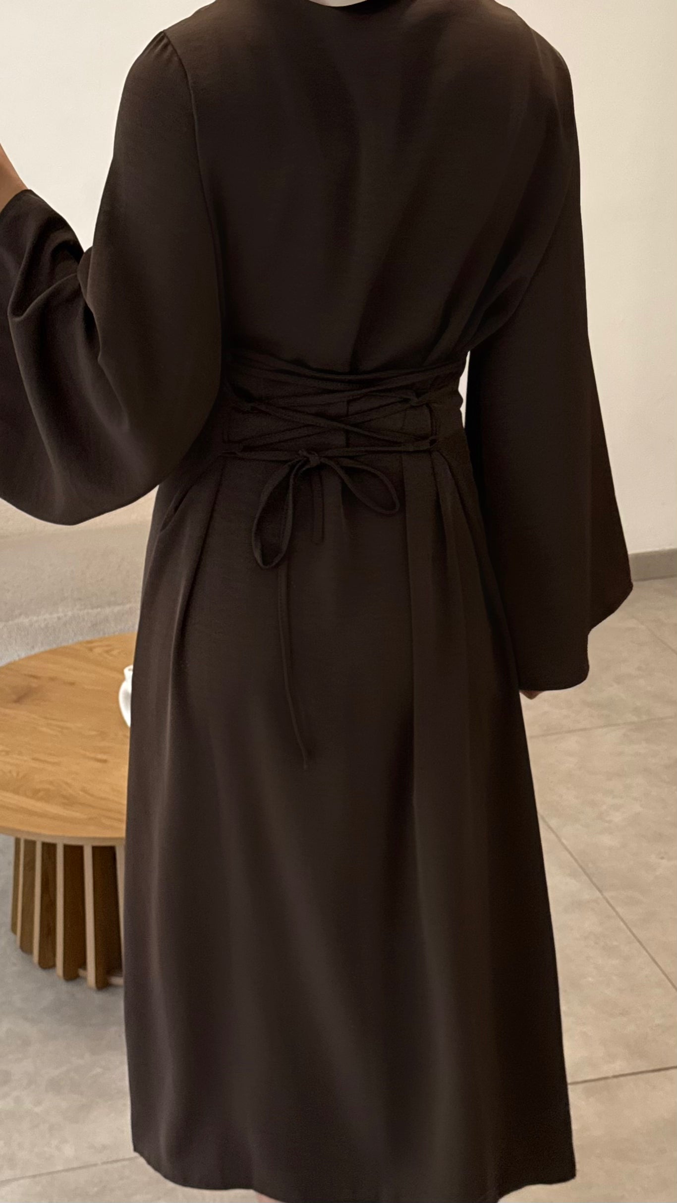 ROBE À LACET AU DOS - MARRON