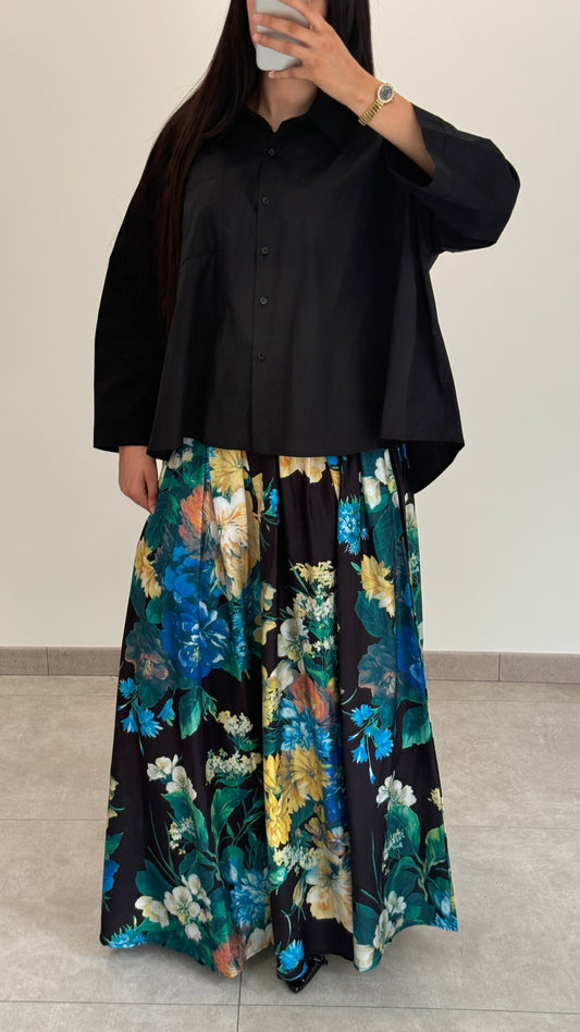 ENSEMBLE AVEC JUPE À FLEUR NOIR