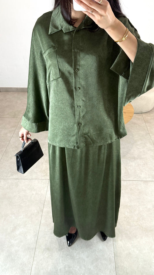 Ensemble jupe et chemise en satin vert
