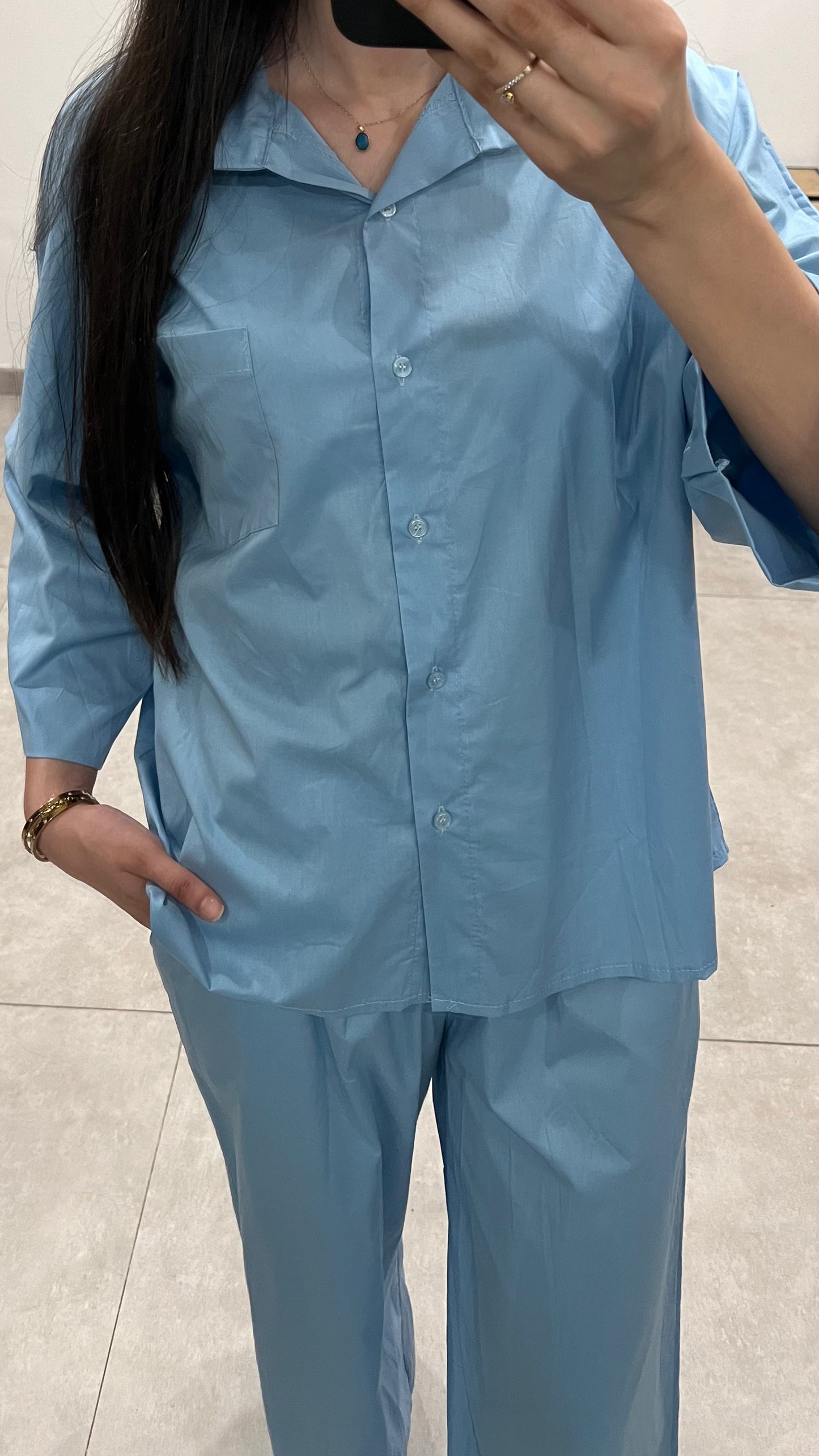 Ensemble bleu à chemise