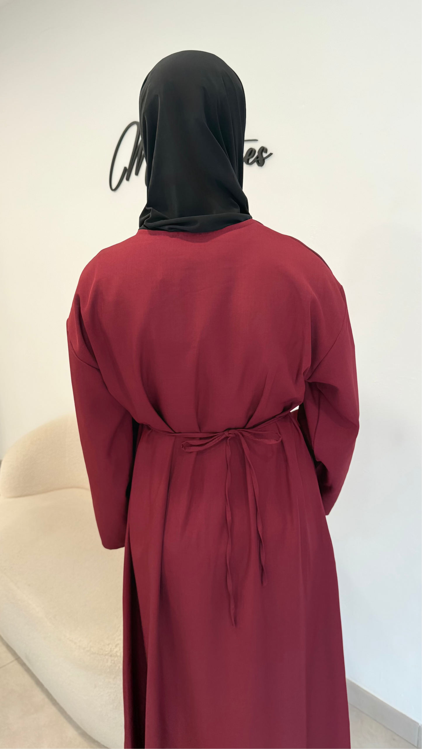 FULL-LENGTH FITTED BURGUNDY DRESS