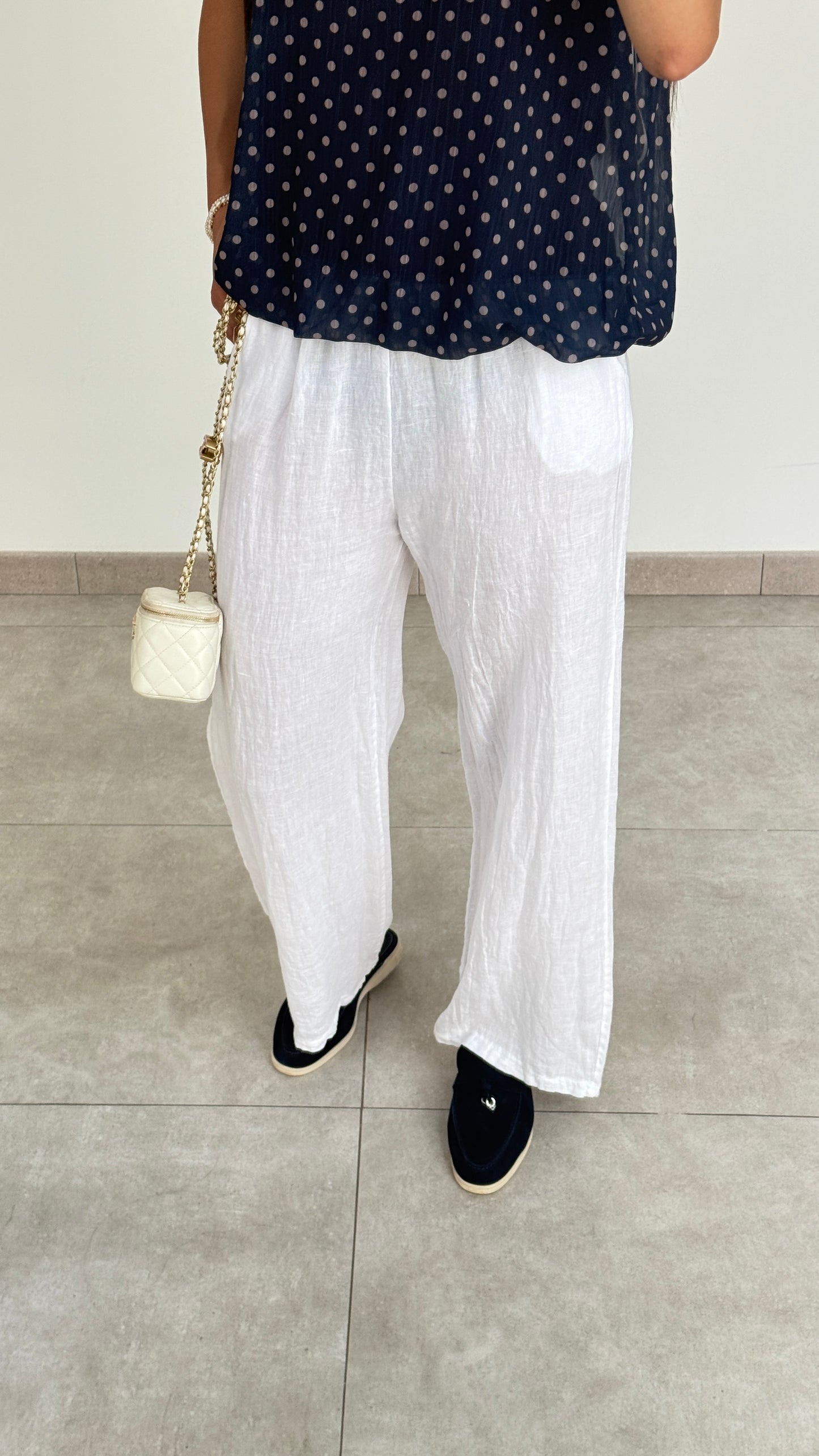 HAUT À POIS ET PANTALON EN LIN