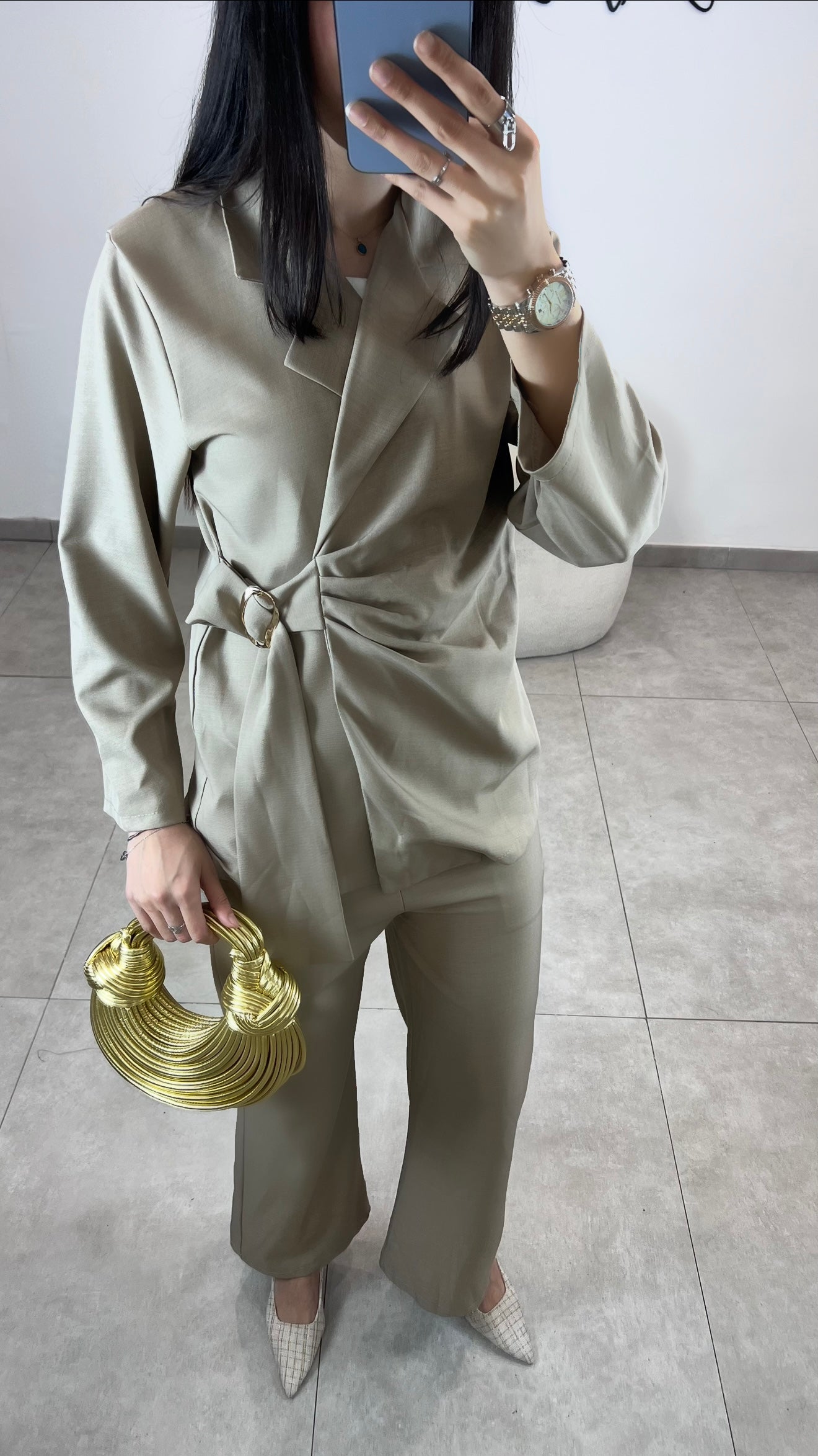 ENSEMBLE CEINTRÉ À BROCHE DORÉ - TAUPE