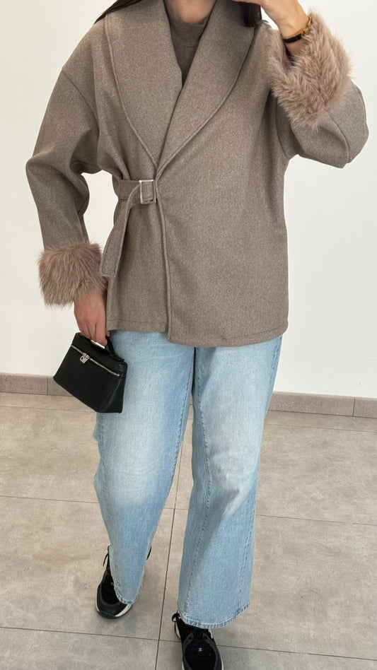 MANTEAU AVEC FOURRURE AUX POIGNETS - TAUPE