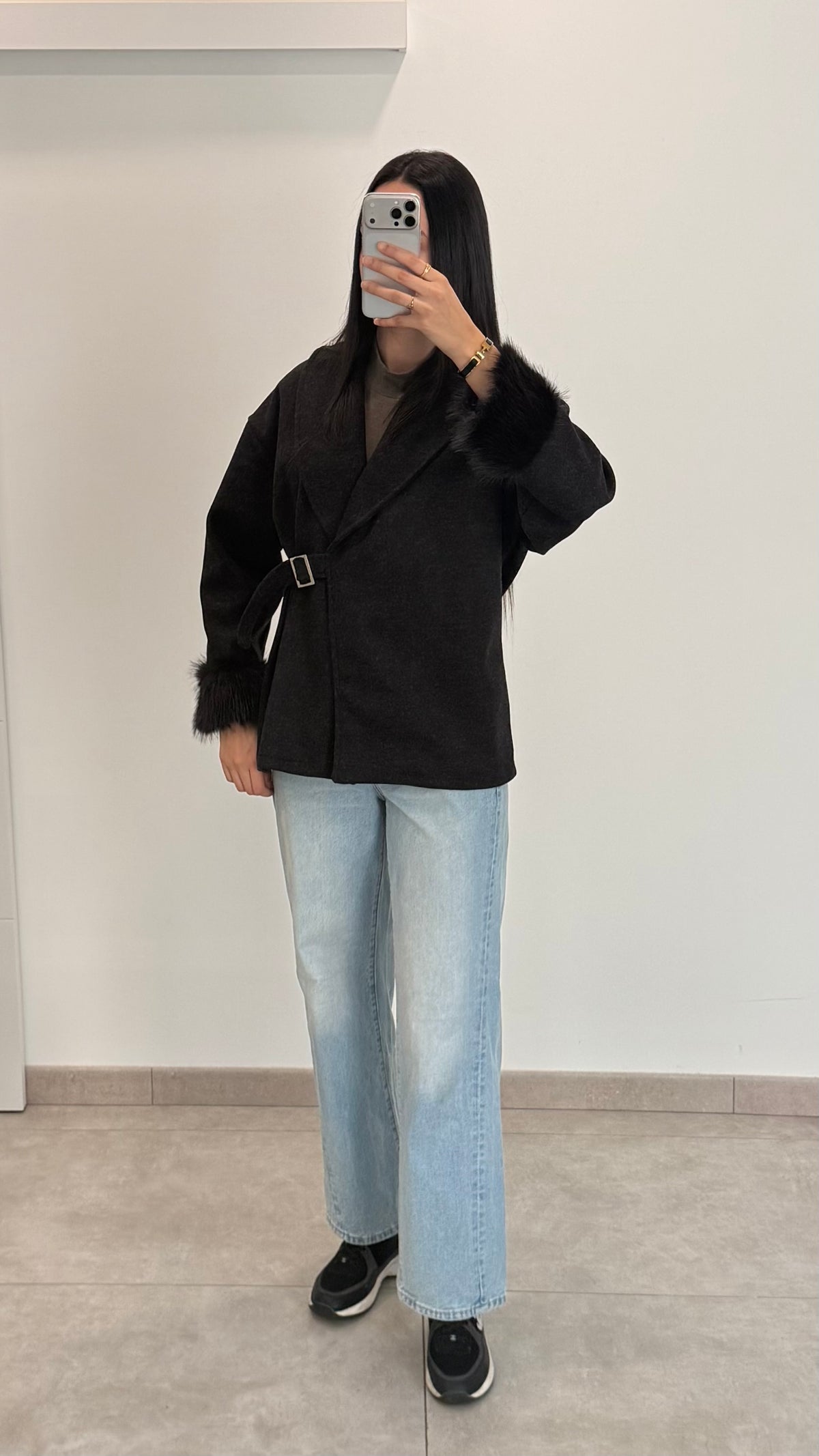 MANTEAU AVEC FOURRURE AUX POIGNETS - NOIR