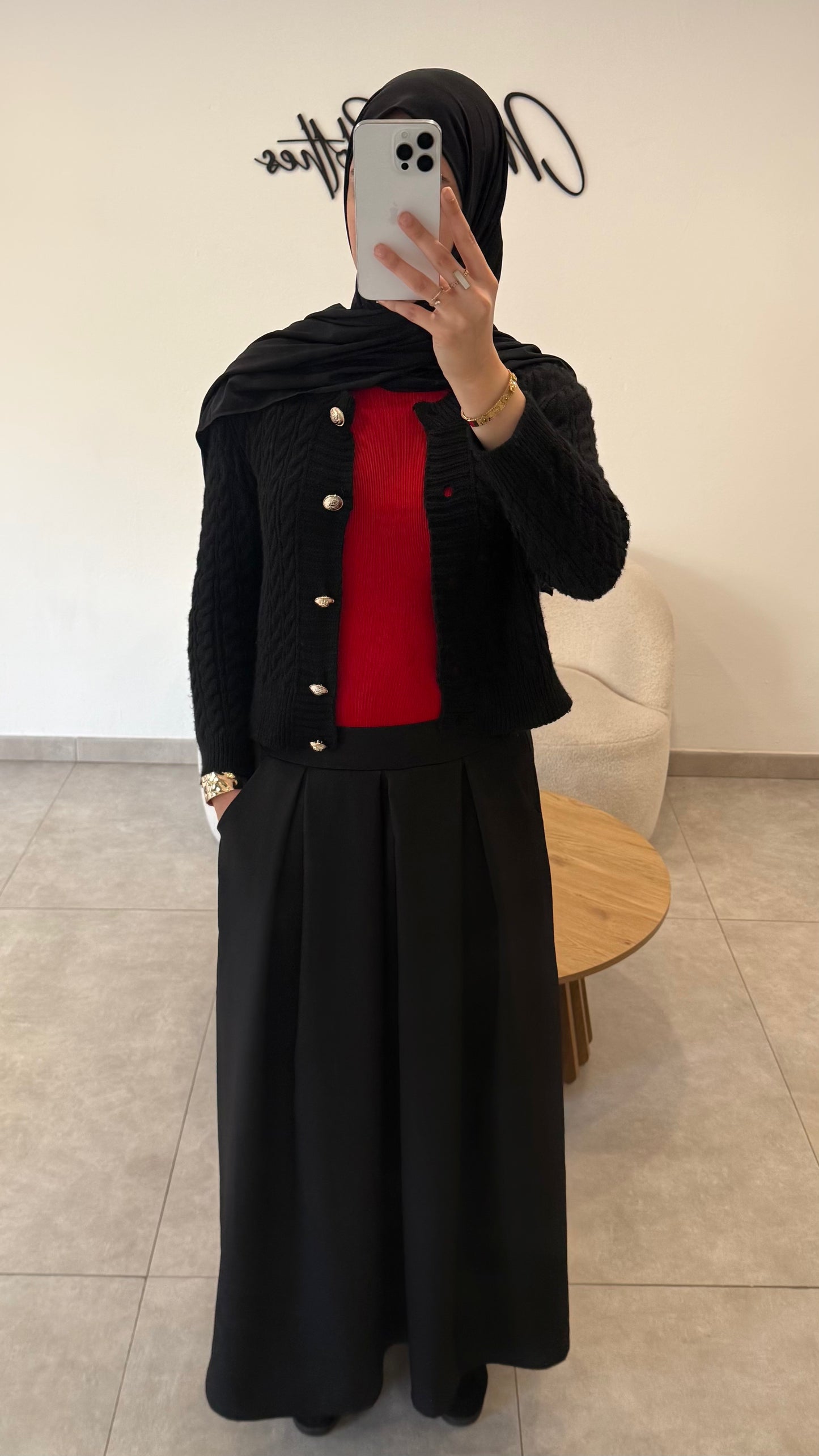 GILET EN MAILLE À BOUTON DORÉ - NOIR