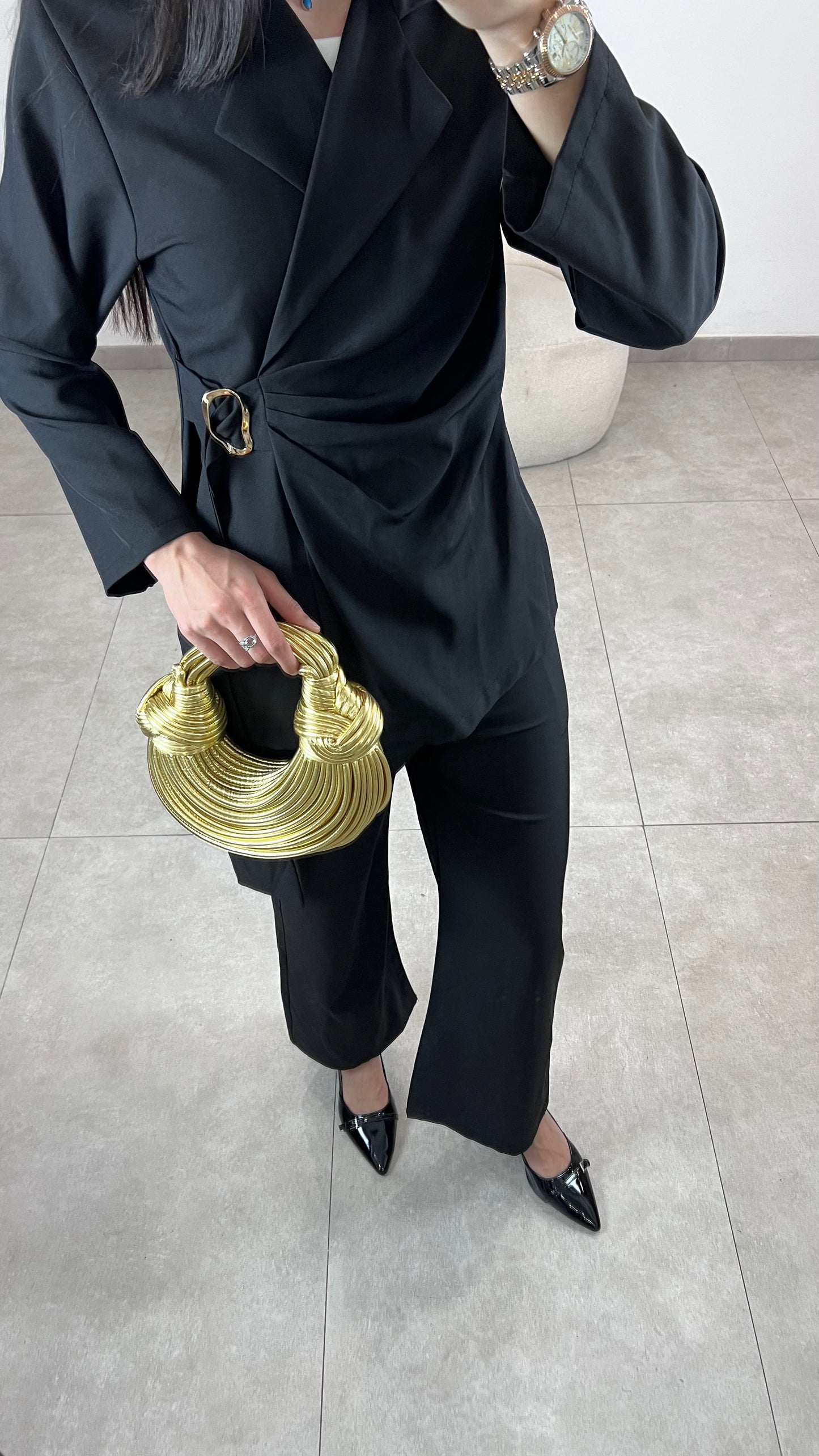 ENSEMBLE CEINTRÉ À BROCHE DORÉ - NOIR