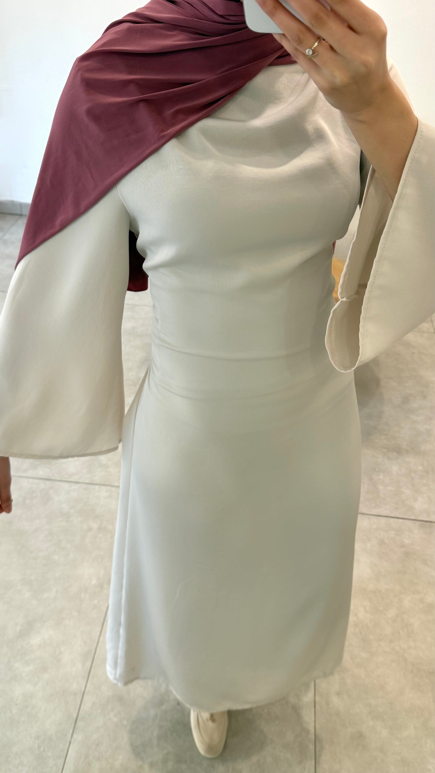 ROBE À LACET AU DOS - BEIGE