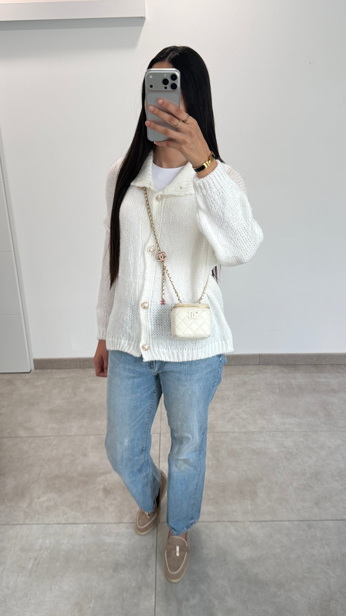 CHALECO CON BOTONES DORADOS – BLANCO