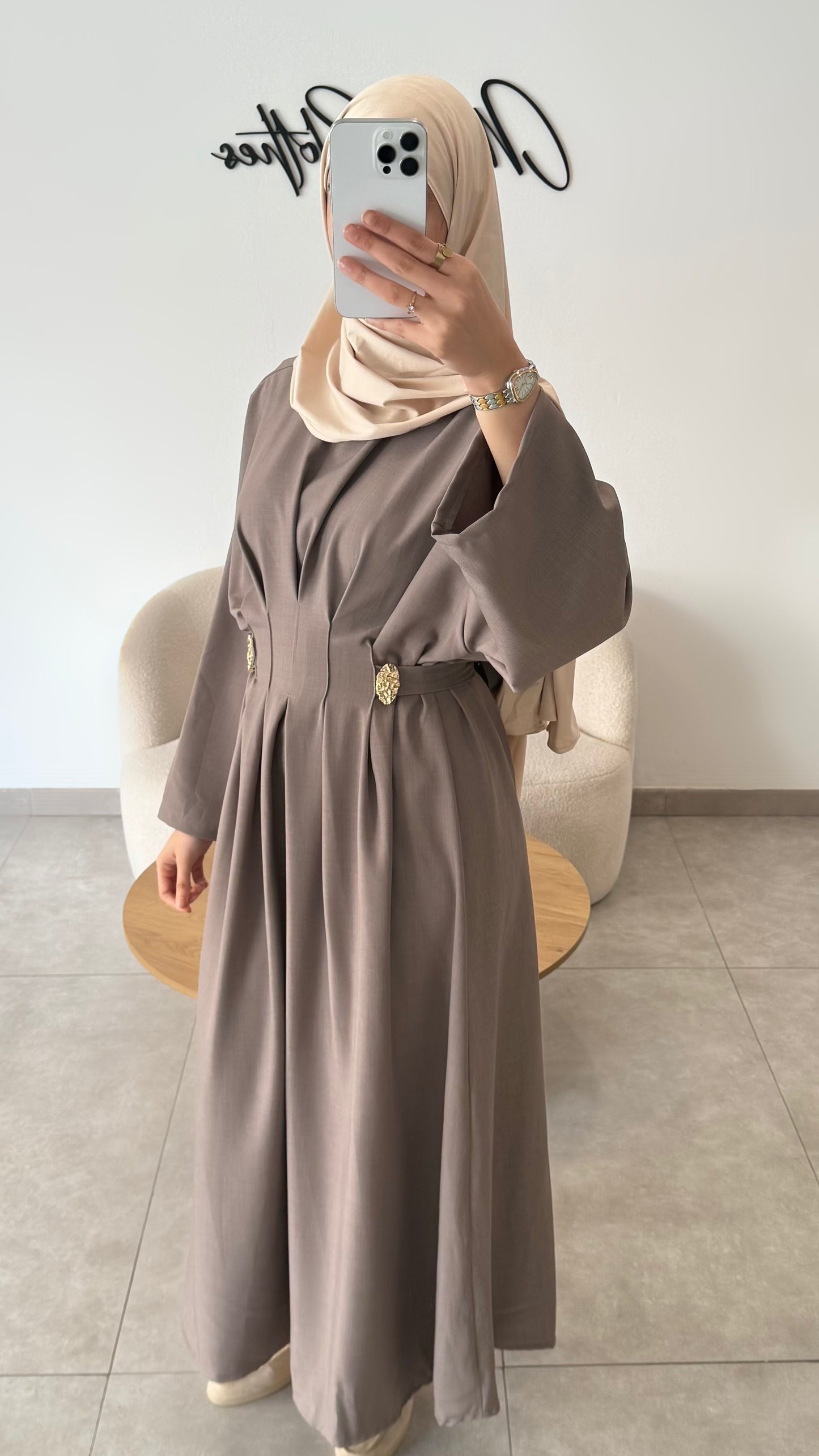 ROBE AVEC BROCHES DORÉ - TAUPE