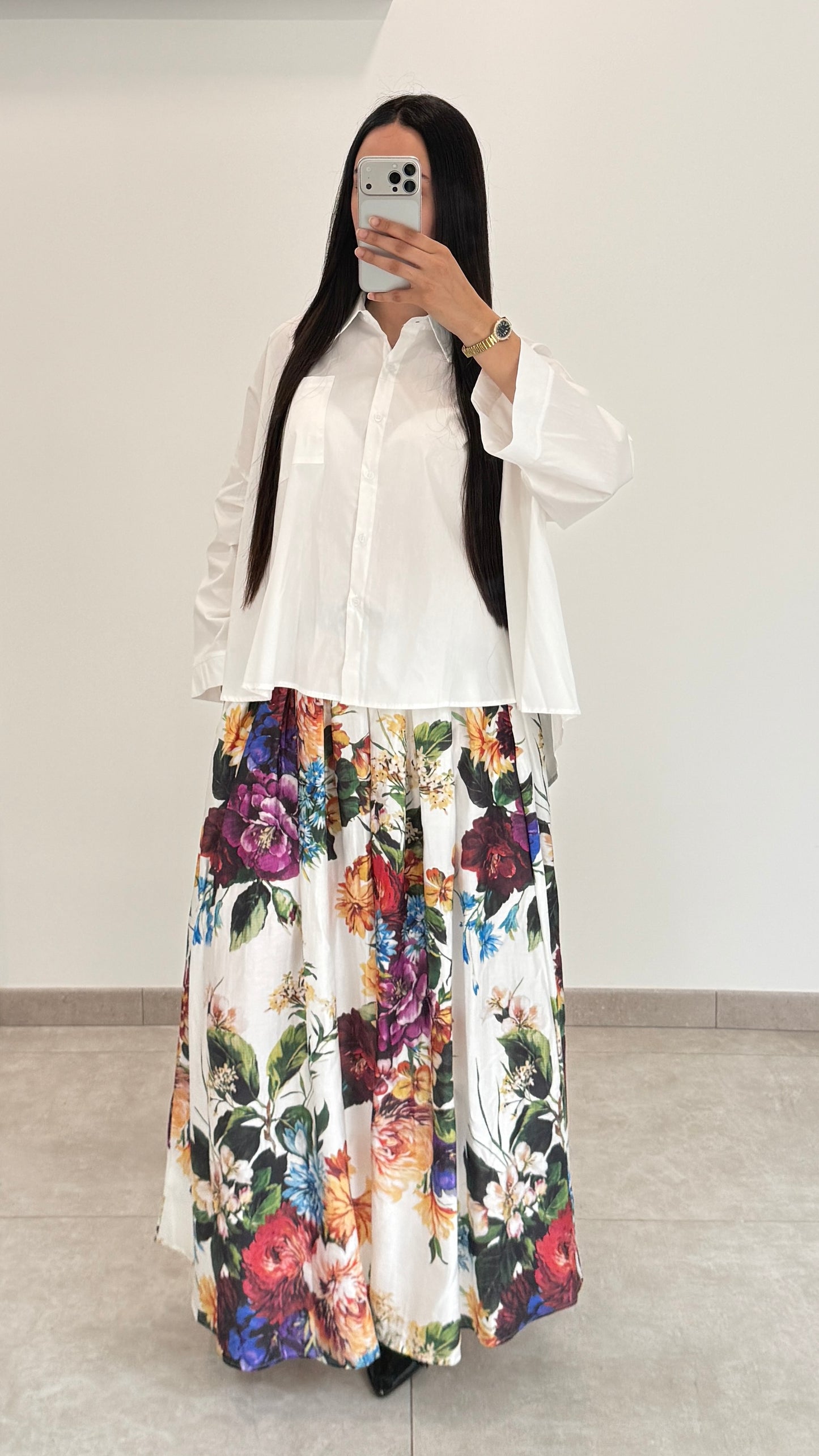 ENSEMBLE AVEC JUPE À FLEURS BLANC