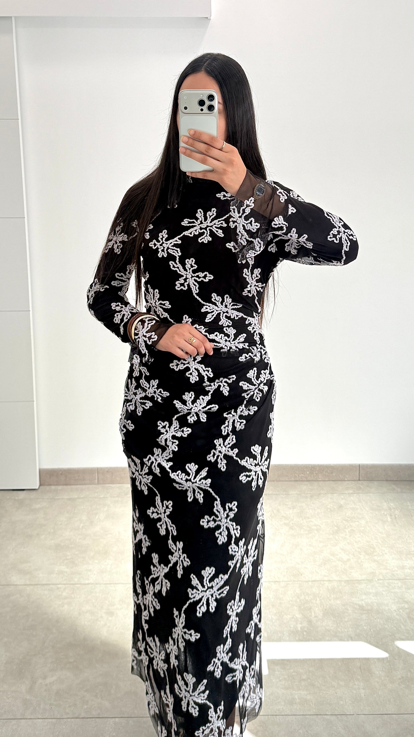 ROBE AVEC FLEURS BRODÉES