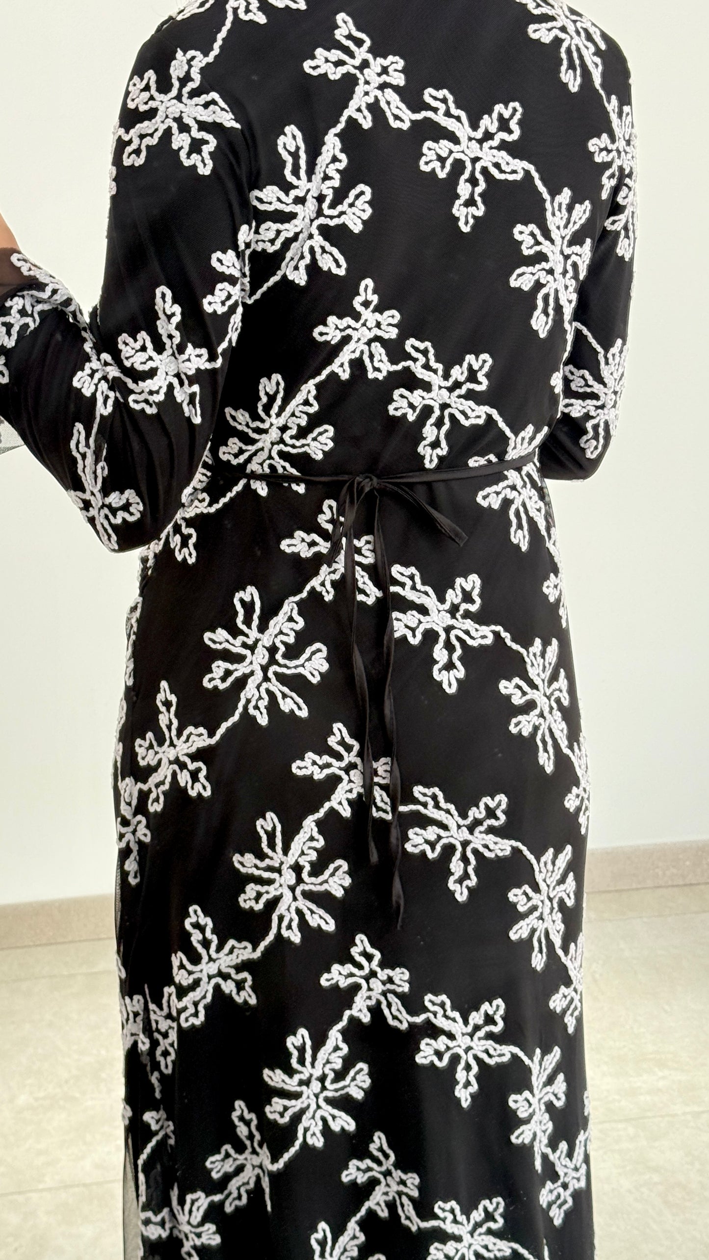 ROBE AVEC FLEURS BRODÉES