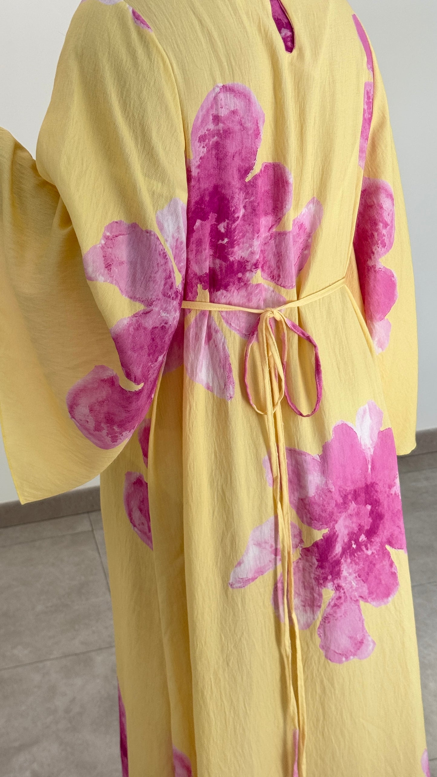 ROBE AVEC FLEUR - JAUNE