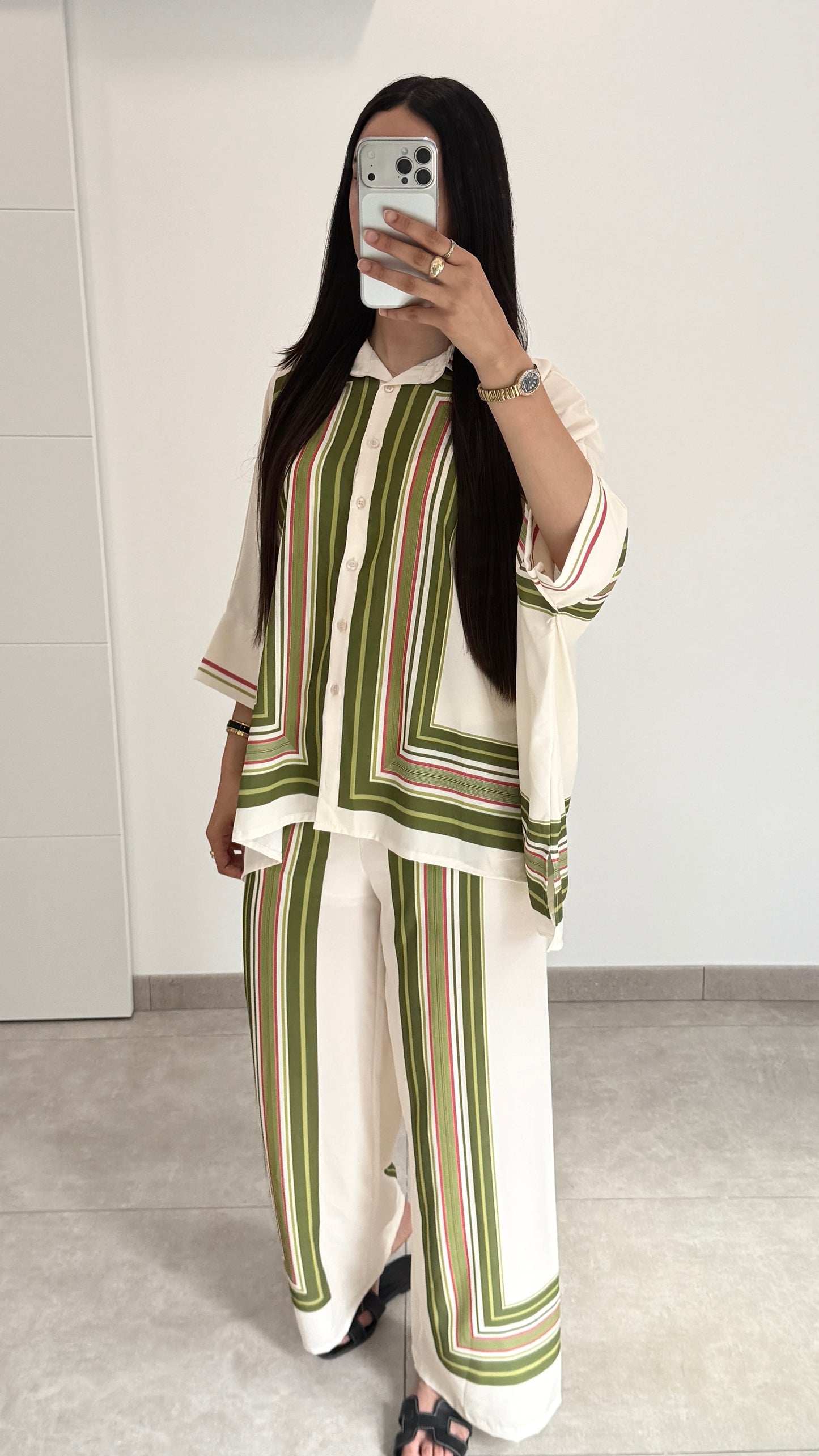 ENSEMBLE EN SATIN FLUIDE - VERT