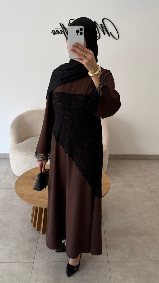 ROBE LONGUE À EMPIÈCEMENTS EN DENTELLE À LA TAILLE - MARRON