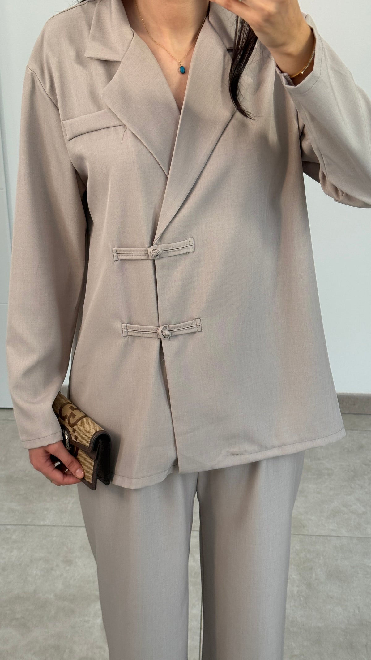 ASIAN-STYLE BLAZER SET WITH FASTENINGS - BEIGE