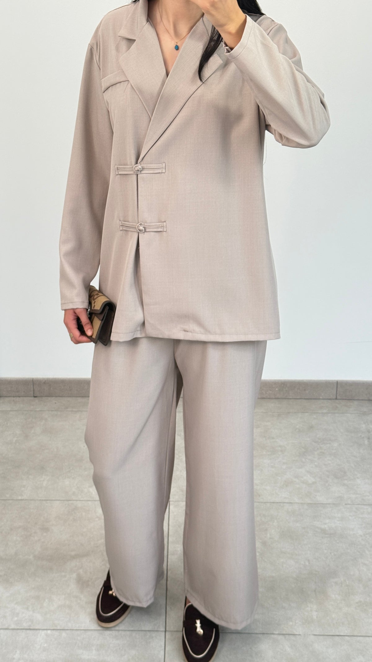 ASIAN-STYLE BLAZER SET WITH FASTENINGS - BEIGE