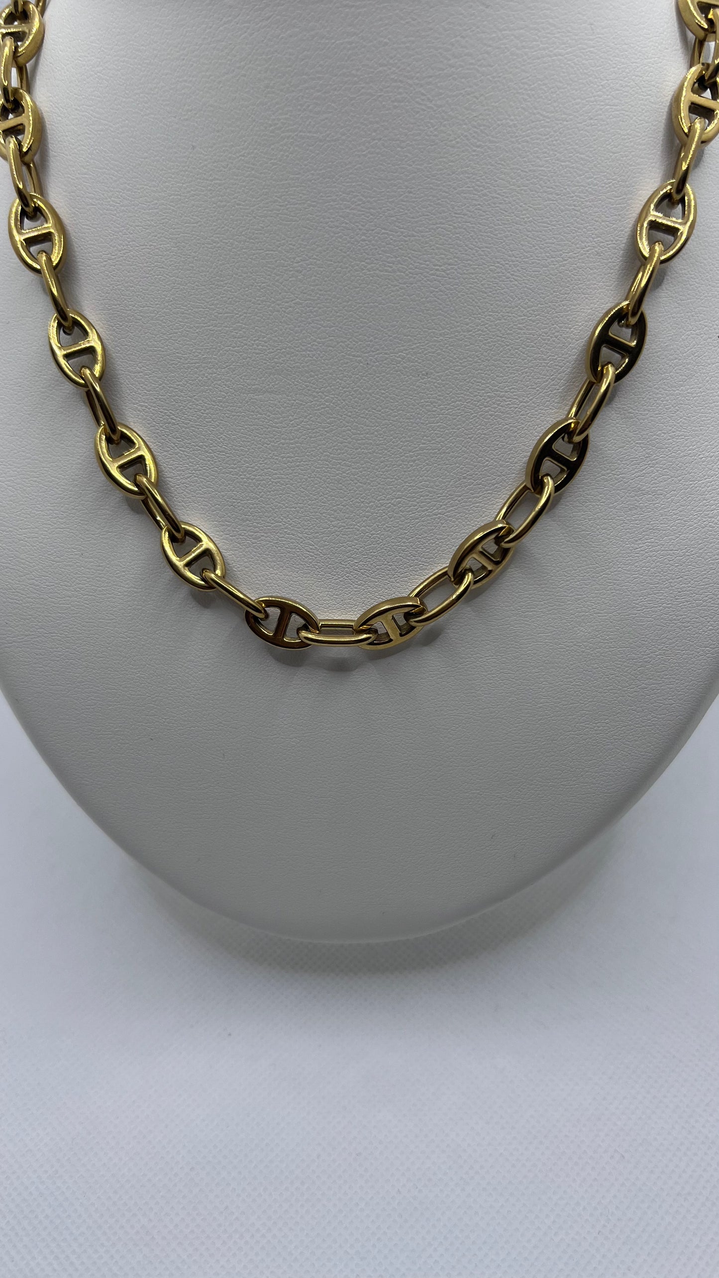 D-inspired chain necklace