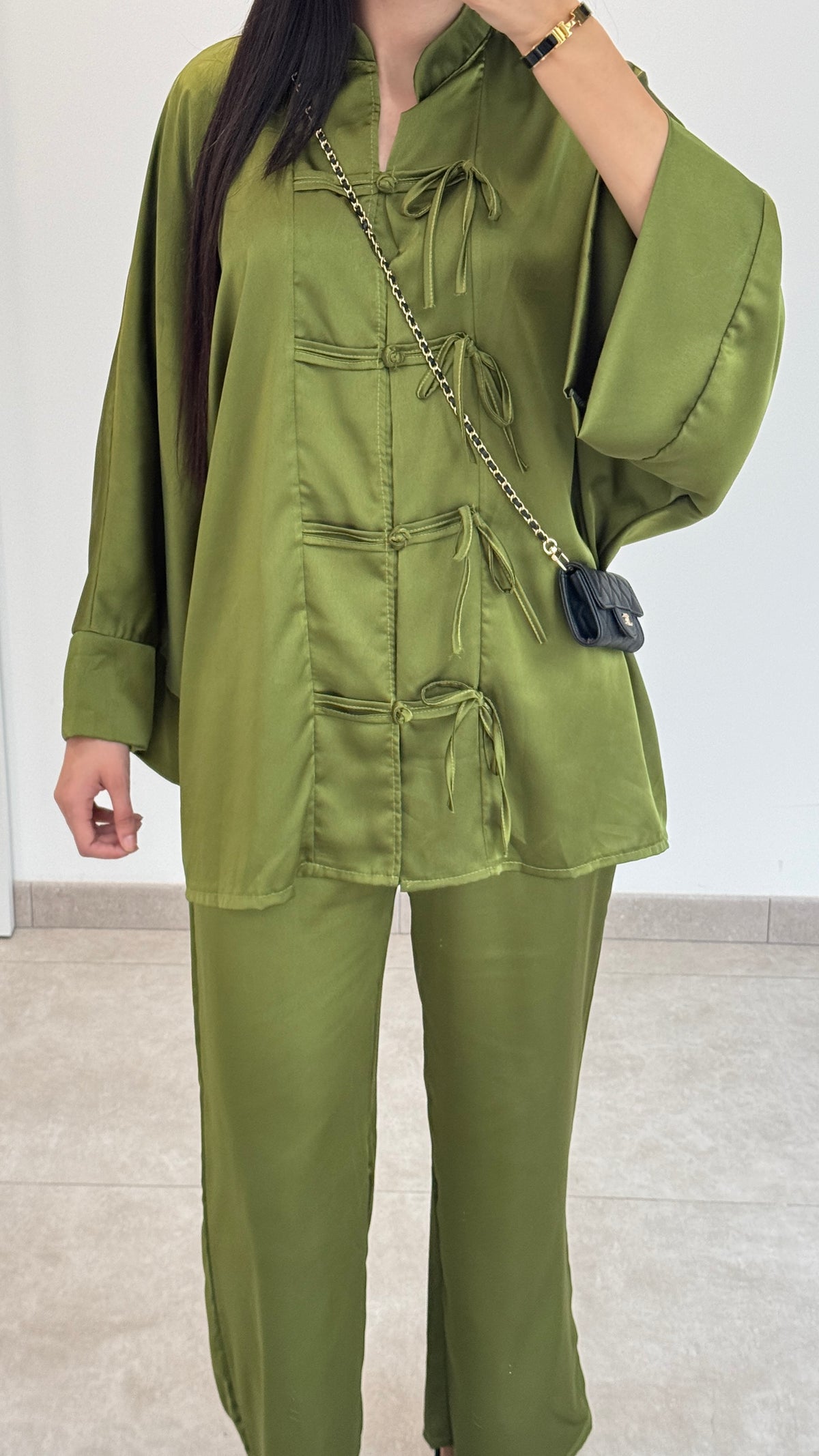 ASIAN-STYLE TIE-FRONT SATIN SET - GREEN