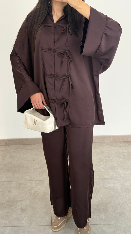 ENSEMBLE EN SATIN À ATTACHES ASIATIQUE - MARRON