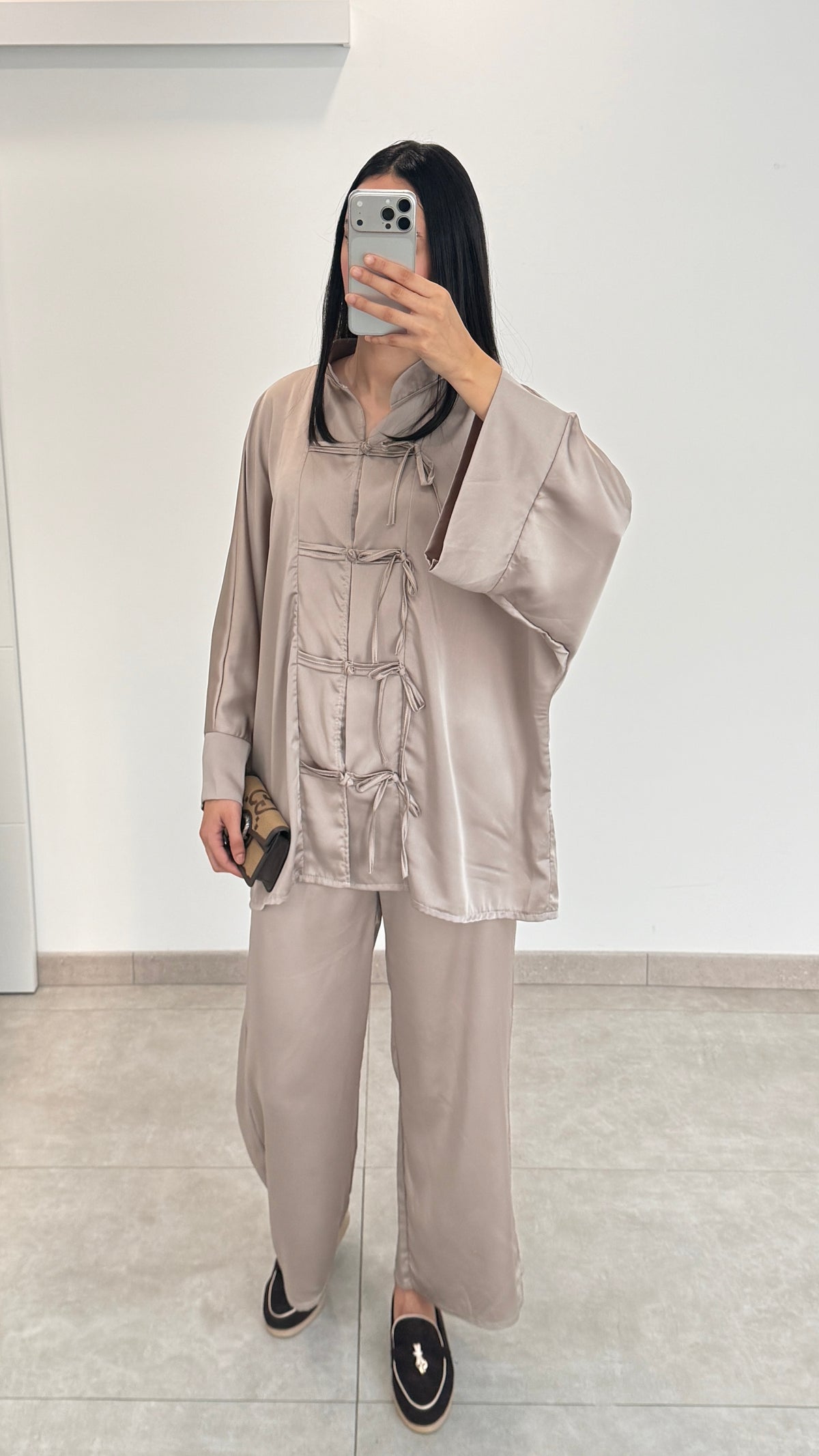 ASIAN-STYLE TIE-FRONT SATIN SET - BEIGE