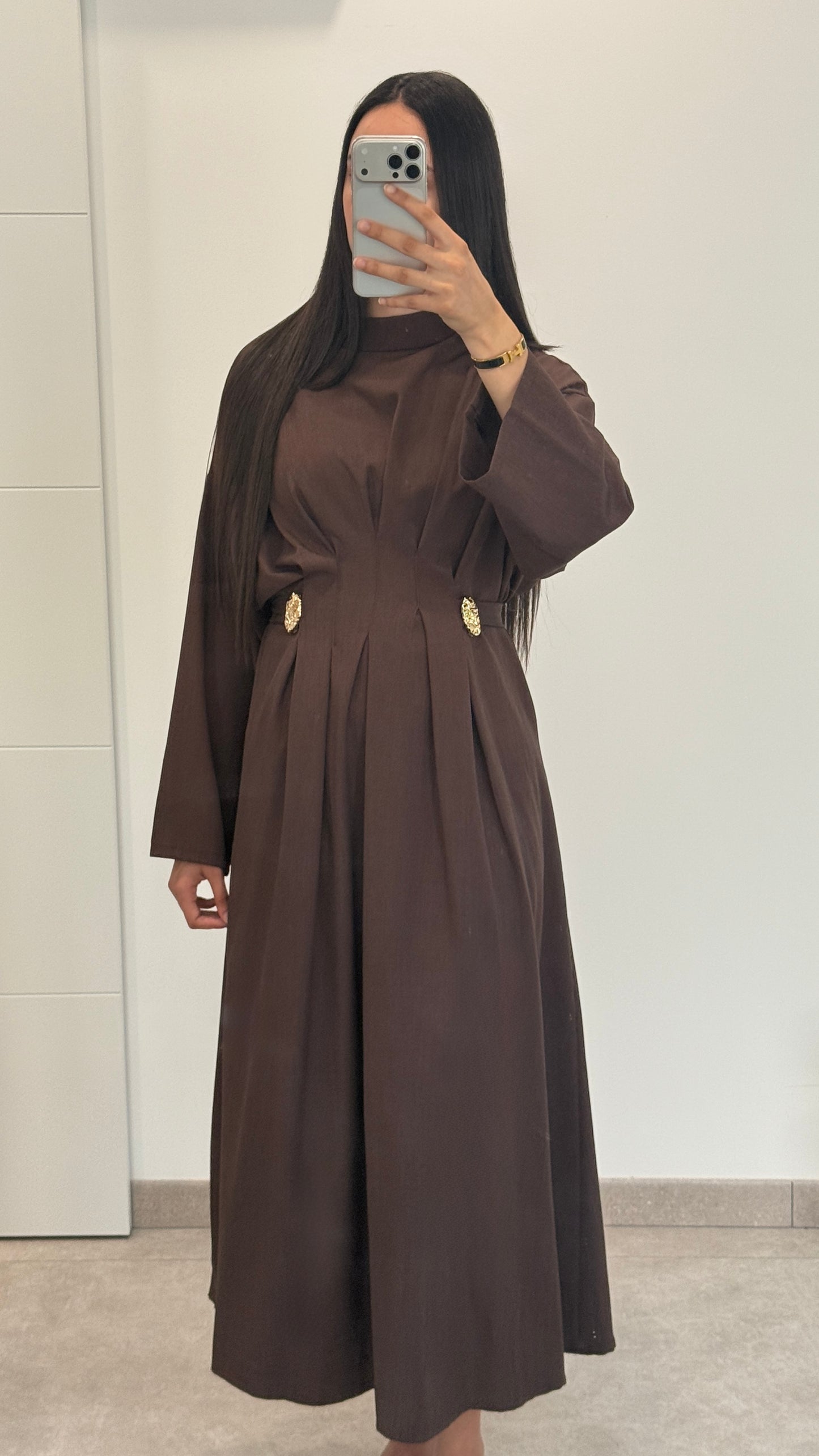 ROBE AVEC BROCHES DORÉ - MARRON