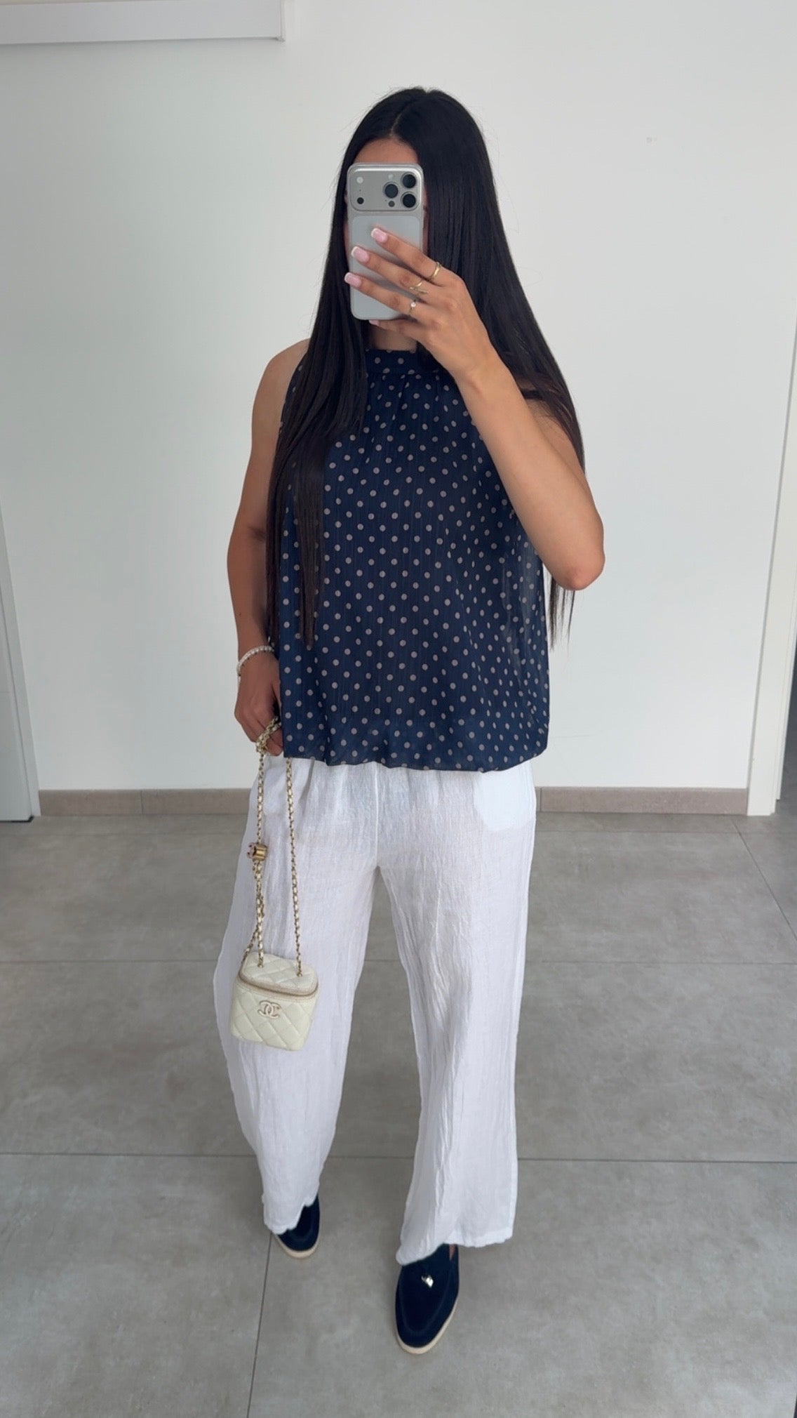 HAUT À POIS ET PANTALON EN LIN